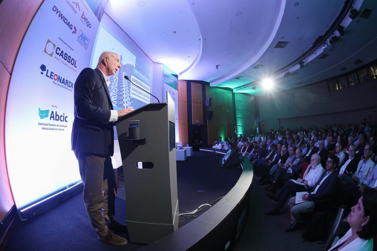SindusCon-SP debateu a industrialização no enfrentamento dos desafios atuais da construção