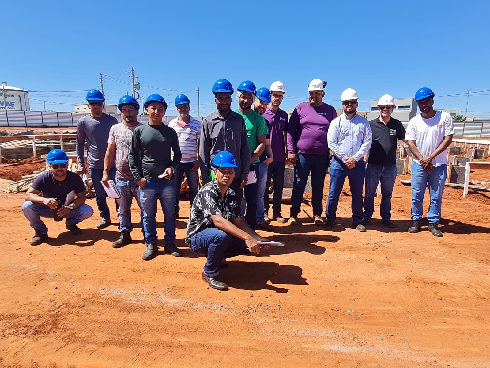 Alunos do curso de mestre de obras integram teoria e prática em visita técnica em construtora de Rio Preto